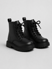 Zwarte gevoerde combat boots met veters voor meisjes